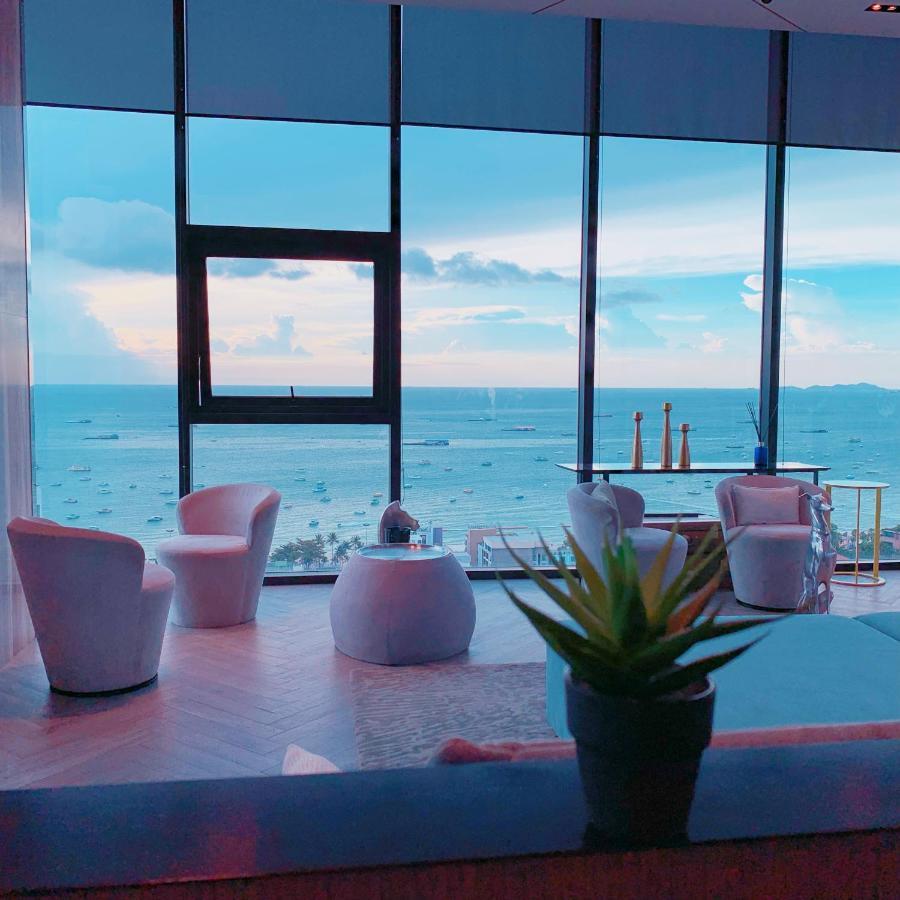 The Base Seaview Holiday Inn Pattaya Exterior foto