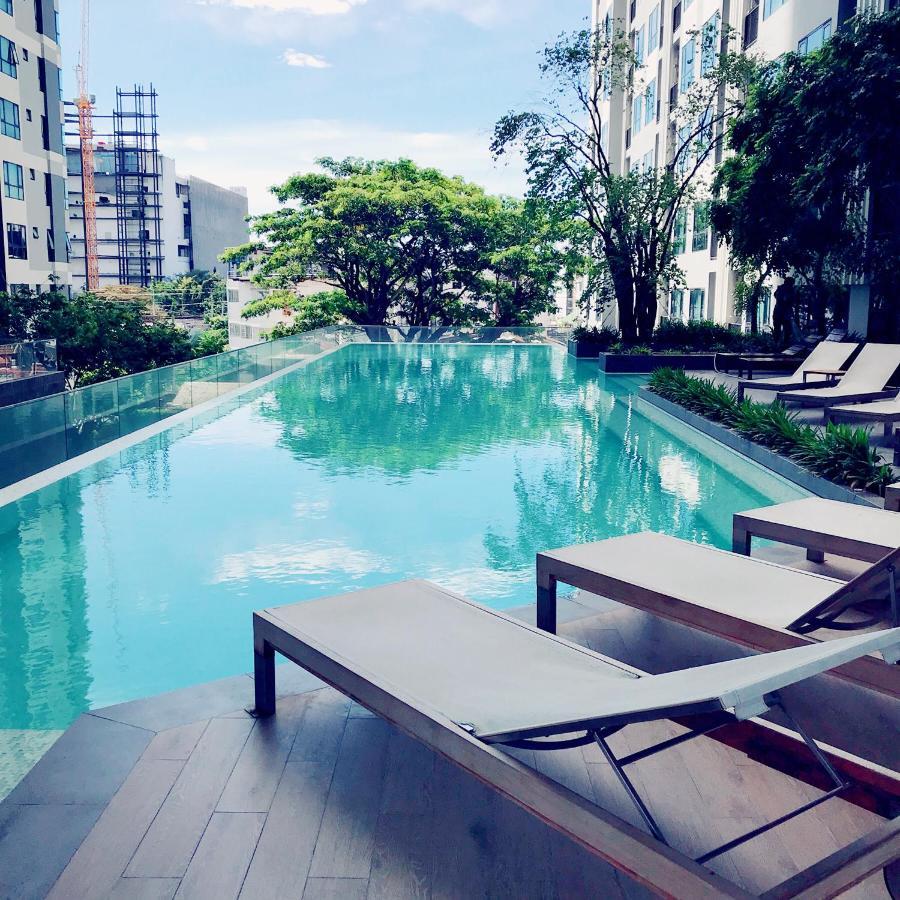 The Base Seaview Holiday Inn Pattaya Exterior foto