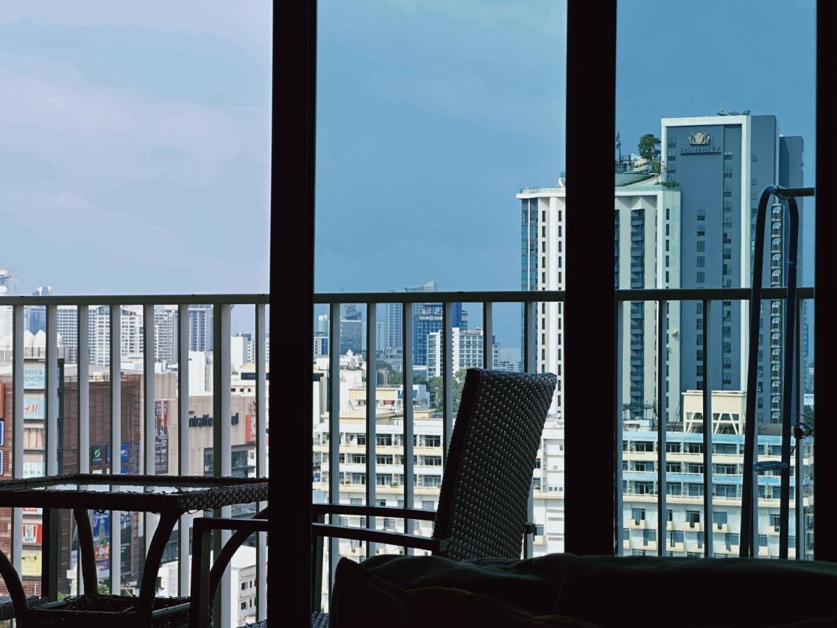 The Base Seaview Holiday Inn Pattaya Exterior foto