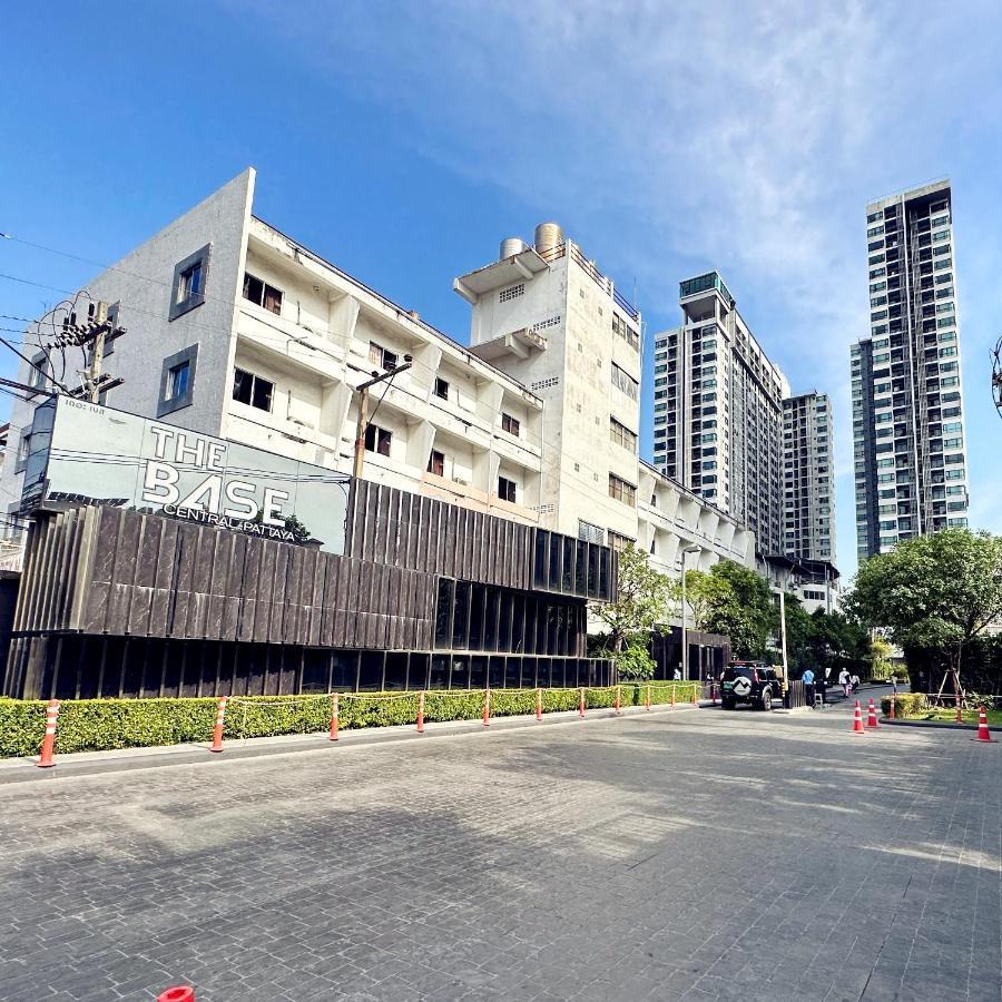The Base Seaview Holiday Inn Pattaya Exterior foto